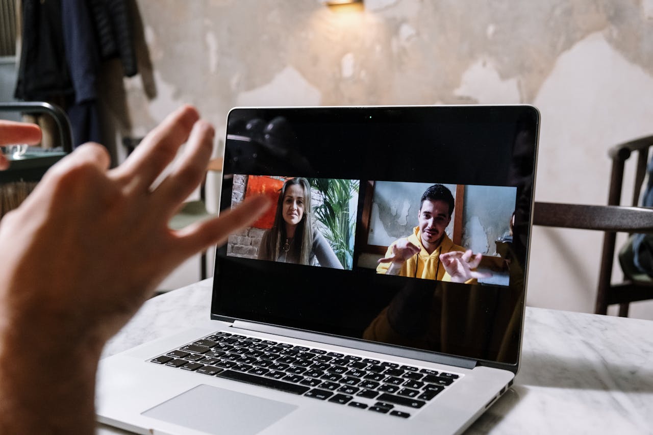 Mitglieder des pädagogischen Teams bei einer virtuellen Besprechung
